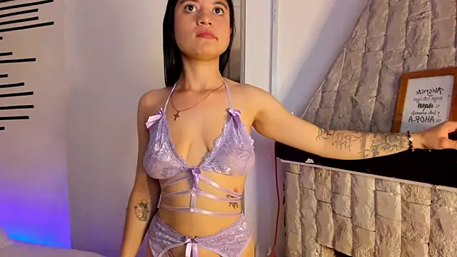 צ'אט XXX בשידור חי של LindaCatalina_