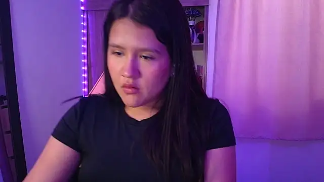 Oliviawatson1 élő XXX-chatje