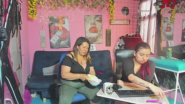 lesbiancuple Adlı Modelin Web Kamerası Şovu