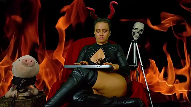 MistressSlut1's Webcam Show