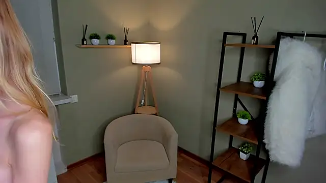 Pokazy przed kamerką – PlushyMood