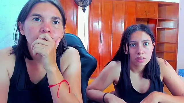 Soffy_and_Emily élő XXX-chatje