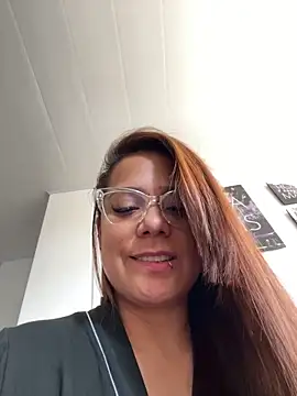 Pretty__Milf Pertunjukan Webcam