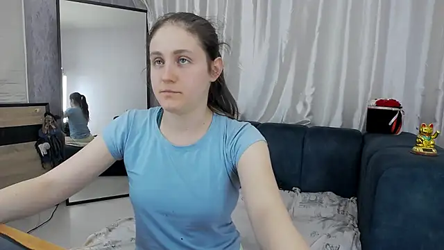 XXX chat uživo modela Holliy_Cooper