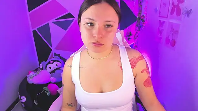 little_emma0 live XXX chat
