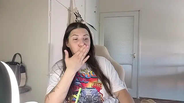 חדר צ'אט בשידור חי של Saffy_