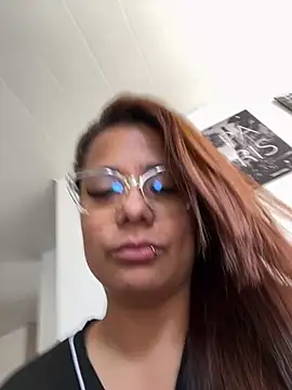 Pretty__Milf 即時 XXX 聊天