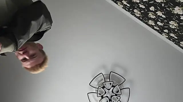 Вебкам-шоу Vuitton
