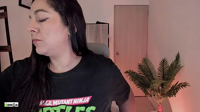 urcute_kitten Adlı Modelin Canlı XXX Sohbeti