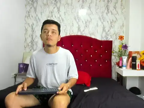 צ'אט XXX בשידור חי של Alejandra_and_James_