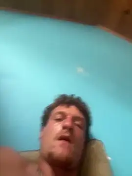 hornyjerkKing élő XXX-chatje