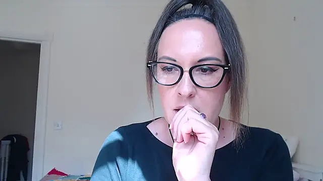 Humiliatrixxxx Adlı Modelin Canlı XXX Sohbeti