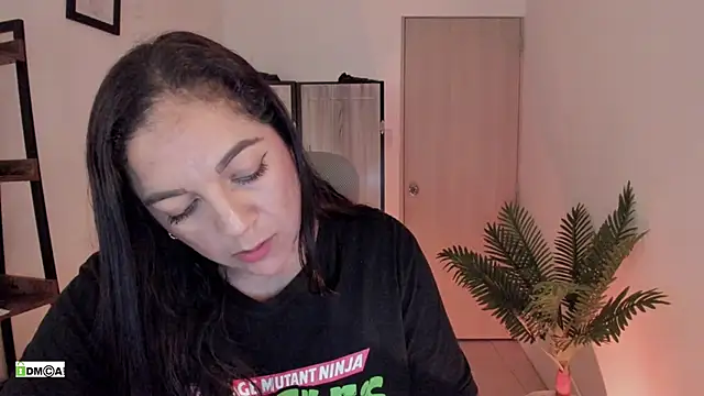 Chat +18 de urcute_kitten ao vivo