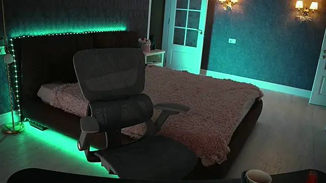 XXX chat uživo modela LisaElfy