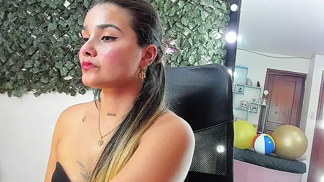 DestinyHills Live XXX-Chat