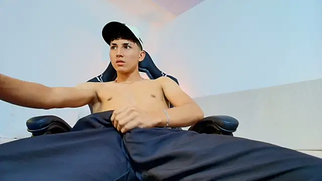 عرض كام Valentino_Rey