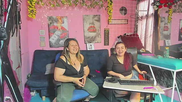 lesbiancuple Adlı Modelin Canlı XXX Sohbeti