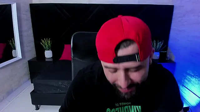 XXX chat uživo modela jhon_bear03