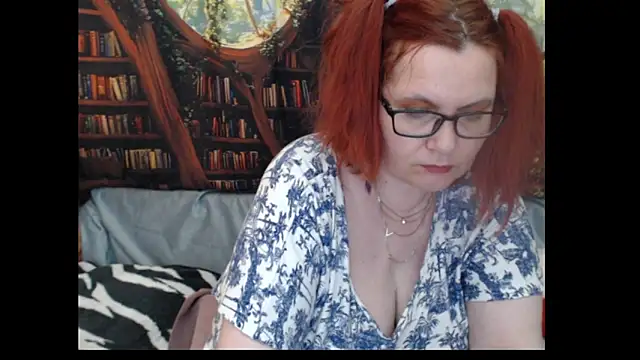 PlayfullMature's Live XXX Chat