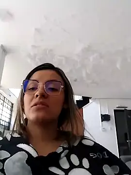 CynthiaMore Chat XXX in diretta