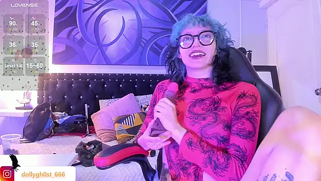 Ghosty_Doll Show in webcam