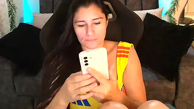 Chat XXX en directo de LUCYMILF_SEXY