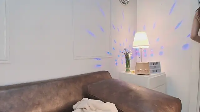 kittyblooms Show in webcam
