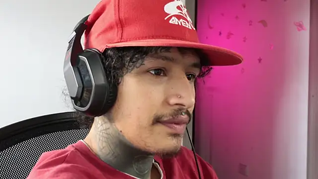 Pertunjukan Kamera Web trieone