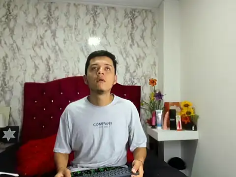 הופעת וובקאם של Alejandra_and_James_