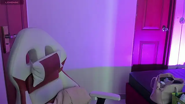 Chatroom XXX en direct de Dahiana_Dmour_