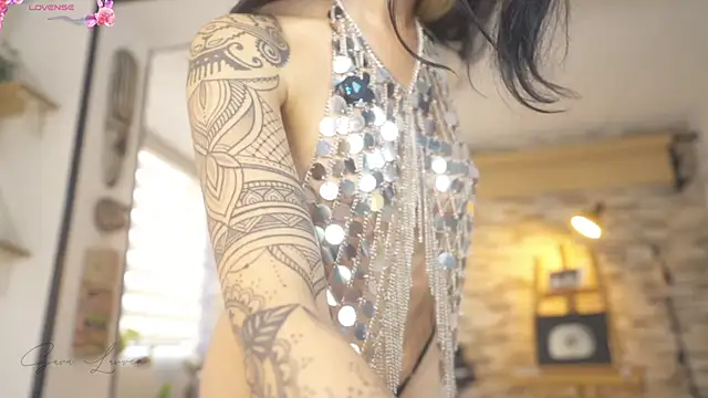 sara-lauren Chat XXX in diretta