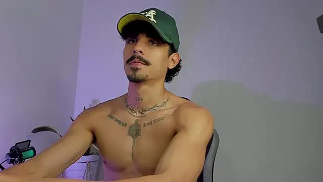Show modela Lukeetaylor na web-kameri