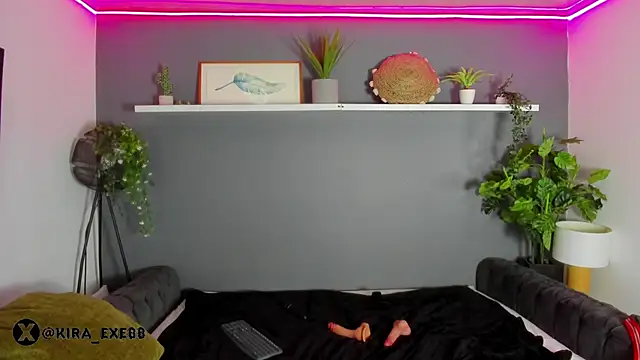 Chat +18 de Kira_Exe_ ao vivo