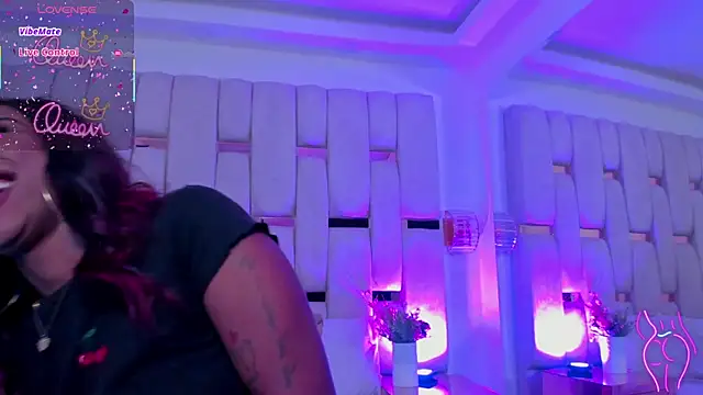 mia_schwarz élő XXX-chatje