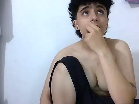 LatinHeatX22: вебкам-шоу