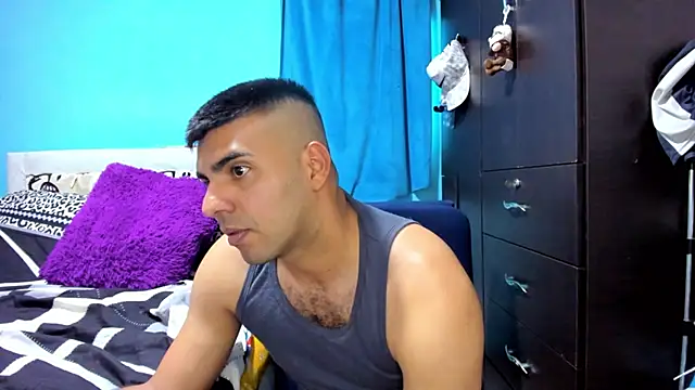 LazyandSniffer28 Adlı Modelin Canlı XXX Sohbeti