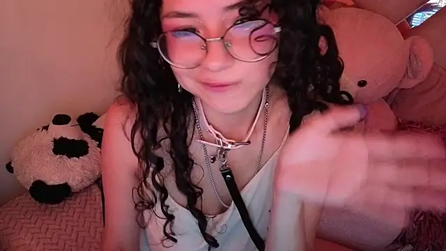 ShySheep_ Adlı Modelin Canlı XXX Sohbeti