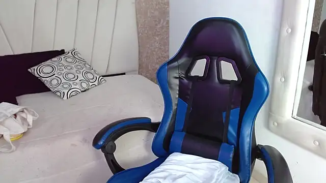 AliceSmity__'s Live XXX Chat