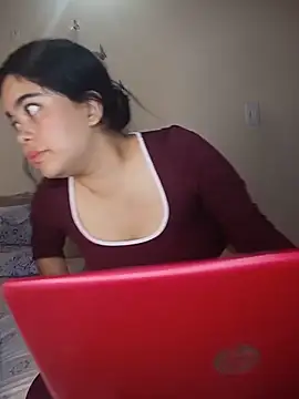 MiiaHott_W Adlı Modelin Canlı XXX Sohbeti
