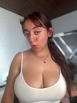 XXX chat uživo modela Im_Luuu