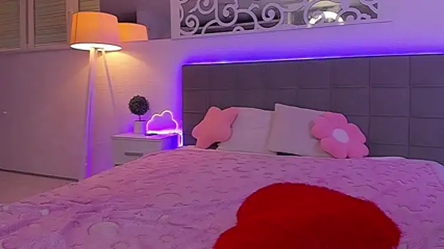 LuisaClover XXX чат на живо