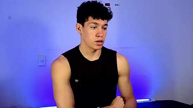 Luke_Muscle: онлайн-секс-чат