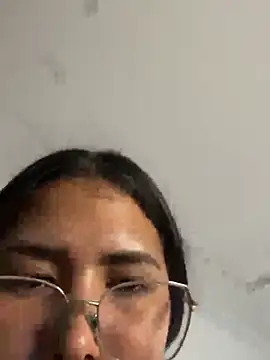 חדר צ'אט בשידור חי של alysson_18