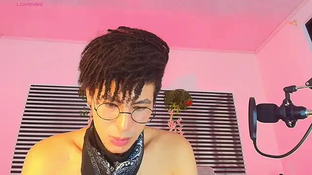 ThiiagoSaeenz Adlı Modelin Canlı XXX Sohbeti