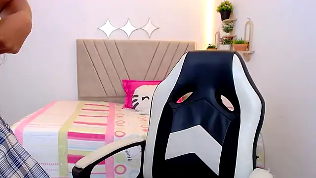 zara_cute's Live XXX Chat