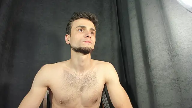 Show modela Adam_Warden na web-kameri