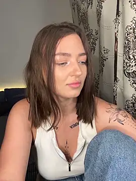 Arina_Babyyn Webbikameraesitys