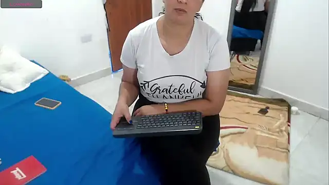 LAURA_Foxht 即時 XXX 聊天