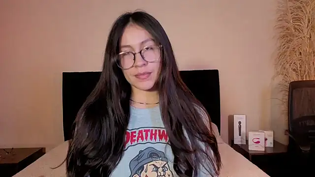 EmiGomez_ XXX чат на живо
