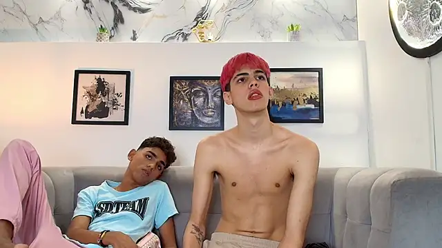 TWINKS_FRIENDS Show in webcam